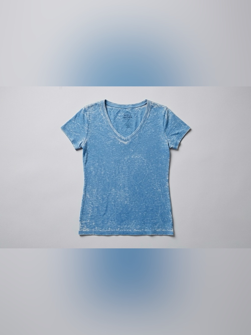 Well Worn Women's Size Large V-Neck T-Shirt - Like New Excellent Condition
